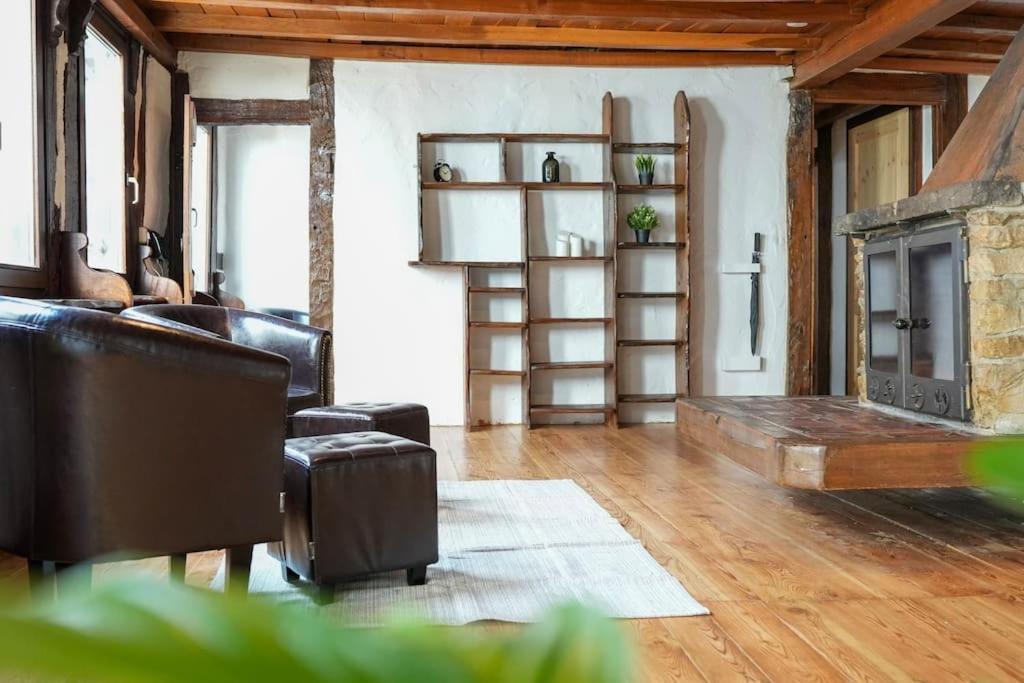 Charmante Fachwerk Wohnung Mit Terrasse In Der Altstadt Coblença Exterior foto
