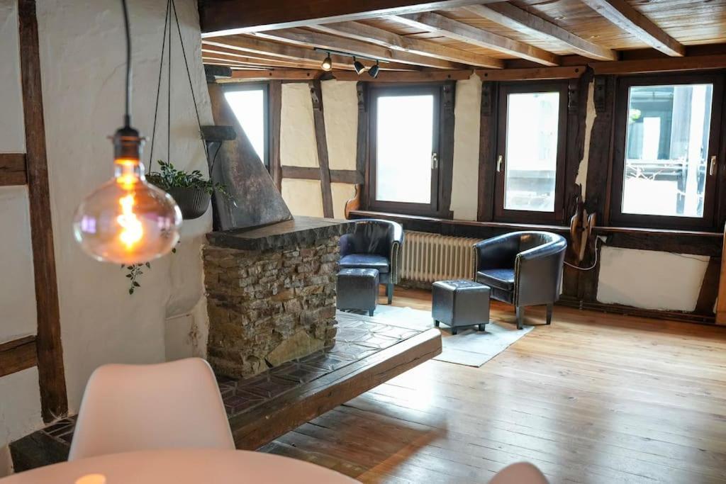 Charmante Fachwerk Wohnung Mit Terrasse In Der Altstadt Coblença Exterior foto
